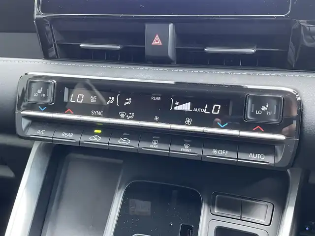 トヨタ ノア ハイブリッド S－Z 滋賀県 2023(令5)年 1万km ホワイトパールクリスタルシャイン 純正メモリナビ/10.5型純正ディスプレイオーディオ/トヨタセーフティーセンス/レーダークルーズコントロール/レーンキープアシスト/プロアクティブドライビングアシスト/アダプティブハイビーム/レーンディパーチャーアラート/ロードサインアシスト/両側電動スライドドア/純正ETC2.0/オートホールド/オートハイビーム/LEDヘッドライト/１００V充電/バックカメラ/純正17アルミホイール