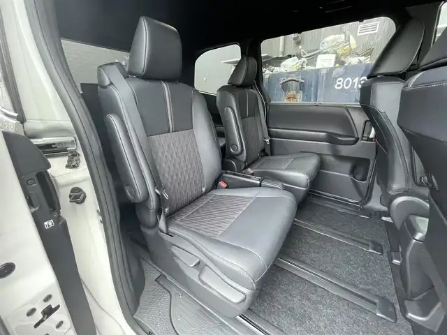 トヨタ ノア ハイブリッド S－Z 滋賀県 2023(令5)年 1万km ホワイトパールクリスタルシャイン 純正メモリナビ/10.5型純正ディスプレイオーディオ/トヨタセーフティーセンス/レーダークルーズコントロール/レーンキープアシスト/プロアクティブドライビングアシスト/アダプティブハイビーム/レーンディパーチャーアラート/ロードサインアシスト/両側電動スライドドア/純正ETC2.0/オートホールド/オートハイビーム/LEDヘッドライト/１００V充電/バックカメラ/純正17アルミホイール