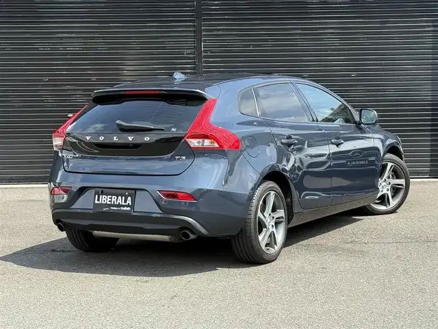 ボルボ Ｖ４０ T3 モメンタム 静岡県 2018(平30)年 4.7万km 紺 ハーフレザーシート /BLIS/純正ナビ/(CD/DVD/Bluetooth/フルセグ)/衝突被害軽減システム/バックカメラ/アダプティブクルーズコントロール/レーンキープアシスト/パーキングアシスト/パワーシート/シートヒーター/スマートキー/ETC/フロアマット/純正17インチアルミホイール/保証書/取説/スペアキー