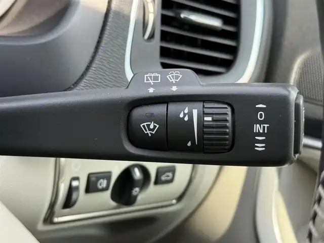 ボルボ Ｖ４０ T3 モメンタム 静岡県 2018(平30)年 4.7万km 紺 ハーフレザーシート /BLIS/純正ナビ/(CD/DVD/Bluetooth/フルセグ)/衝突被害軽減システム/バックカメラ/アダプティブクルーズコントロール/レーンキープアシスト/パーキングアシスト/パワーシート/シートヒーター/スマートキー/ETC/フロアマット/純正17インチアルミホイール/保証書/取説/スペアキー