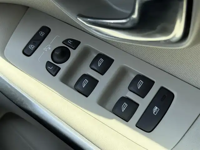 ボルボ Ｖ４０ T3 モメンタム 静岡県 2018(平30)年 4.7万km 紺 ハーフレザーシート /BLIS/純正ナビ/(CD/DVD/Bluetooth/フルセグ)/衝突被害軽減システム/バックカメラ/アダプティブクルーズコントロール/レーンキープアシスト/パーキングアシスト/パワーシート/シートヒーター/スマートキー/ETC/フロアマット/純正17インチアルミホイール/保証書/取説/スペアキー