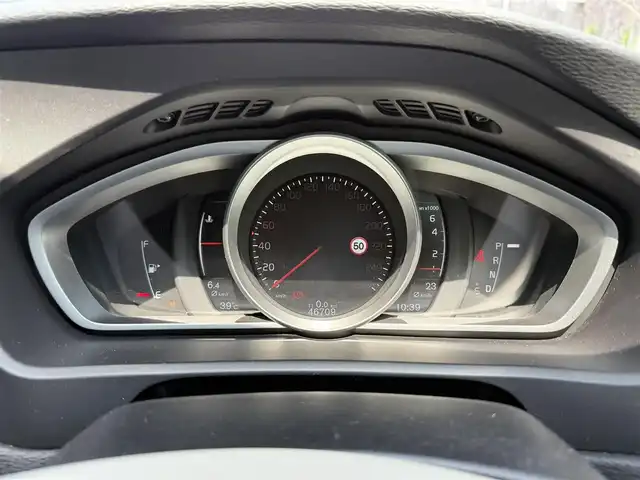 ボルボ Ｖ４０ T3 モメンタム 静岡県 2018(平30)年 4.7万km 紺 ハーフレザーシート /BLIS/純正ナビ/(CD/DVD/Bluetooth/フルセグ)/衝突被害軽減システム/バックカメラ/アダプティブクルーズコントロール/レーンキープアシスト/パーキングアシスト/パワーシート/シートヒーター/スマートキー/ETC/フロアマット/純正17インチアルミホイール/保証書/取説/スペアキー