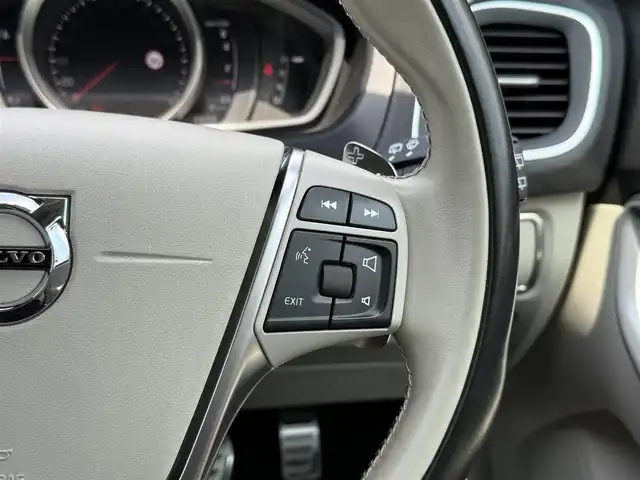 ボルボ Ｖ４０ T3 モメンタム 静岡県 2018(平30)年 4.7万km 紺 ハーフレザーシート /BLIS/純正ナビ/(CD/DVD/Bluetooth/フルセグ)/衝突被害軽減システム/バックカメラ/アダプティブクルーズコントロール/レーンキープアシスト/パーキングアシスト/パワーシート/シートヒーター/スマートキー/ETC/フロアマット/純正17インチアルミホイール/保証書/取説/スペアキー