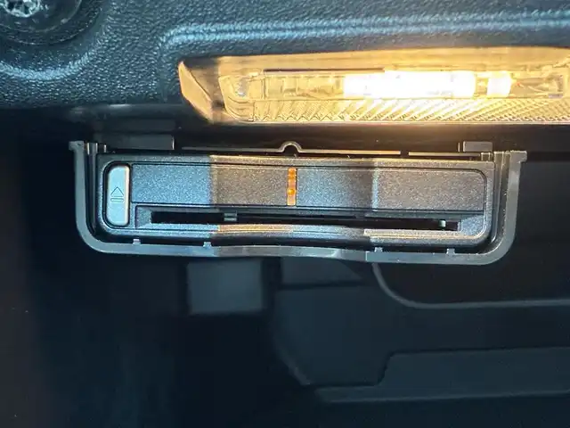 ボルボ Ｖ４０ T3 モメンタム 静岡県 2018(平30)年 4.7万km 紺 ハーフレザーシート /BLIS/純正ナビ/(CD/DVD/Bluetooth/フルセグ)/衝突被害軽減システム/バックカメラ/アダプティブクルーズコントロール/レーンキープアシスト/パーキングアシスト/パワーシート/シートヒーター/スマートキー/ETC/フロアマット/純正17インチアルミホイール/保証書/取説/スペアキー