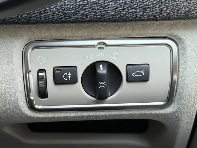 ボルボ Ｖ４０ T3 モメンタム 静岡県 2018(平30)年 4.7万km 紺 ハーフレザーシート /BLIS/純正ナビ/(CD/DVD/Bluetooth/フルセグ)/衝突被害軽減システム/バックカメラ/アダプティブクルーズコントロール/レーンキープアシスト/パーキングアシスト/パワーシート/シートヒーター/スマートキー/ETC/フロアマット/純正17インチアルミホイール/保証書/取説/スペアキー