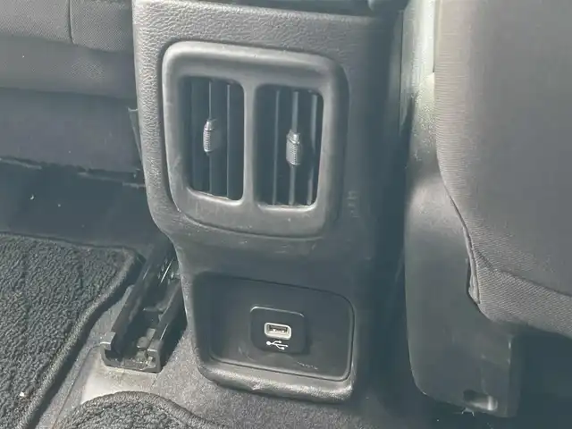 クライスラー・ジープ ジープ コンパス ロンジチュード 山梨県 2019(平31)年 4.1万km パール Ｕｃｏｎｅｃｔナビ/Ｂカメラ/ＥＴＣ２．０/ブラックルーフ/車線逸脱警告　/衝突軽減Ｂ　/純正１７インチAW　/ＩＮＮＯルーフキャリア/スペアキー