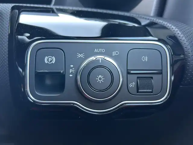 メルセデス・ベンツ ＣＬＡ２５０ 4MATIC AMGライン 石川県 2019(令1)年 5.3万km パール 4WD/AMGレザーエクスクルーシブパッケージ/レーダーセーフティパッケージ/ナビゲーションパッケージ/アドバンスドパッケージ/パノラミックスライディングルーフ/ETC2.0/全方位カメラ/ヘッドアップディスプレイ/パワーシート（D+N席）/シートヒーター（D+N席）/シートメモリー/純正アルミホイール/スマートキー