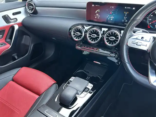 メルセデス・ベンツ ＣＬＡ２５０ 4MATIC AMGライン 石川県 2019(令1)年 5.3万km パール 4WD/AMGレザーエクスクルーシブパッケージ/レーダーセーフティパッケージ/ナビゲーションパッケージ/アドバンスドパッケージ/パノラミックスライディングルーフ/ETC2.0/全方位カメラ/ヘッドアップディスプレイ/パワーシート（D+N席）/シートヒーター（D+N席）/シートメモリー/純正アルミホイール/スマートキー