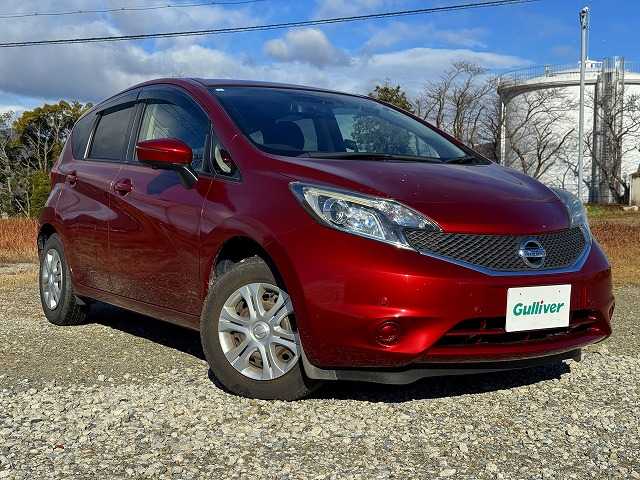 日産 ノート XVセレ +セーフ 兵庫県 2015(平27)年 5.9万km ラディアントレッド 純正ナビ/フルセグTV/Bluetooth接続可/DVD再生可/アラウンドビューモニター/ステアリングリモコン/AUTOライト/アイドリングストップ/車線逸脱警報/スマートキー×2/プッシュスタート/純正フロアマット/スペアタイヤ有