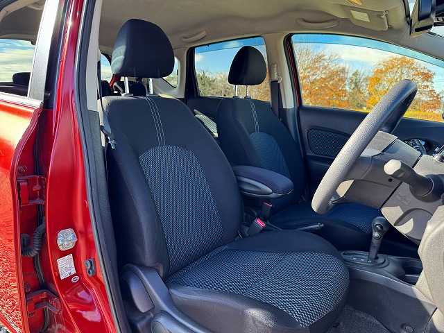 日産 ノート XVセレ +セーフ 兵庫県 2015(平27)年 5.9万km ラディアントレッド 純正ナビ/フルセグTV/Bluetooth接続可/DVD再生可/アラウンドビューモニター/ステアリングリモコン/AUTOライト/アイドリングストップ/車線逸脱警報/スマートキー×2/プッシュスタート/純正フロアマット/スペアタイヤ有