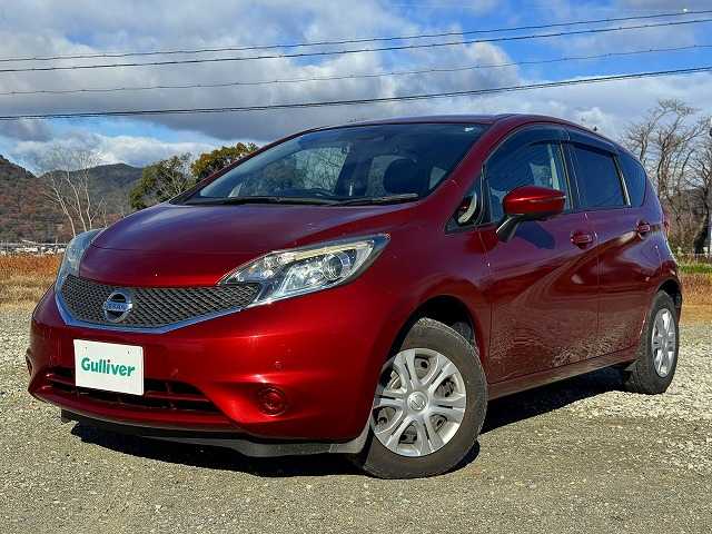 日産 ノート XVセレ +セーフ 兵庫県 2015(平27)年 5.9万km ラディアントレッド 純正ナビ/フルセグTV/Bluetooth接続可/DVD再生可/アラウンドビューモニター/ステアリングリモコン/AUTOライト/アイドリングストップ/車線逸脱警報/スマートキー×2/プッシュスタート/純正フロアマット/スペアタイヤ有