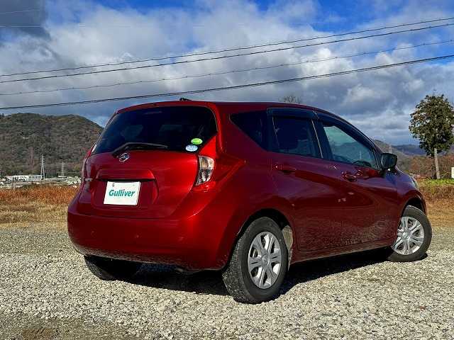 日産 ノート XVセレ +セーフ 兵庫県 2015(平27)年 5.9万km ラディアントレッド 純正ナビ/フルセグTV/Bluetooth接続可/DVD再生可/アラウンドビューモニター/ステアリングリモコン/AUTOライト/アイドリングストップ/車線逸脱警報/スマートキー×2/プッシュスタート/純正フロアマット/スペアタイヤ有
