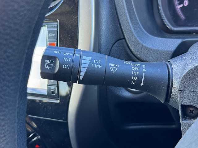 日産 ノート XVセレ +セーフ 兵庫県 2015(平27)年 5.9万km ラディアントレッド 純正ナビ/フルセグTV/Bluetooth接続可/DVD再生可/アラウンドビューモニター/ステアリングリモコン/AUTOライト/アイドリングストップ/車線逸脱警報/スマートキー×2/プッシュスタート/純正フロアマット/スペアタイヤ有