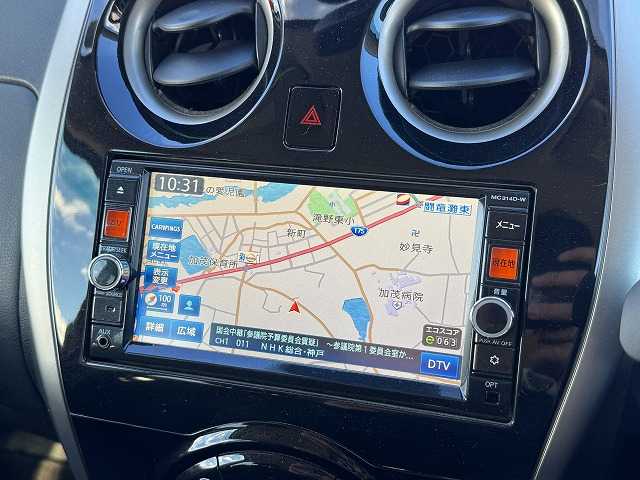 日産 ノート XVセレ +セーフ 兵庫県 2015(平27)年 5.9万km ラディアントレッド 純正ナビ/フルセグTV/Bluetooth接続可/DVD再生可/アラウンドビューモニター/ステアリングリモコン/AUTOライト/アイドリングストップ/車線逸脱警報/スマートキー×2/プッシュスタート/純正フロアマット/スペアタイヤ有