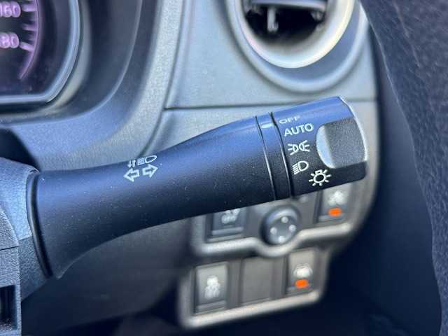 日産 ノート XVセレ +セーフ 兵庫県 2015(平27)年 5.9万km ラディアントレッド 純正ナビ/フルセグTV/Bluetooth接続可/DVD再生可/アラウンドビューモニター/ステアリングリモコン/AUTOライト/アイドリングストップ/車線逸脱警報/スマートキー×2/プッシュスタート/純正フロアマット/スペアタイヤ有