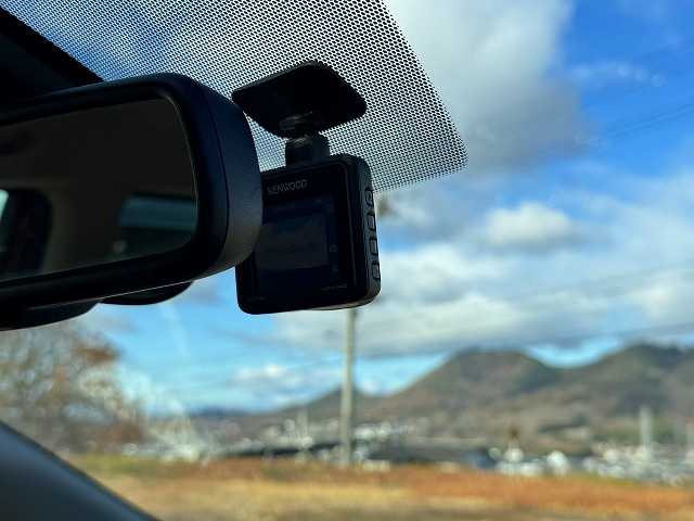 日産 ノート XVセレ +セーフ 兵庫県 2015(平27)年 5.9万km ラディアントレッド 純正ナビ/フルセグTV/Bluetooth接続可/DVD再生可/アラウンドビューモニター/ステアリングリモコン/AUTOライト/アイドリングストップ/車線逸脱警報/スマートキー×2/プッシュスタート/純正フロアマット/スペアタイヤ有