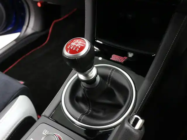 スバル ＷＲＸ ＳＴＩ STI タイプS 三重県 2020(令2)年 1.2万km WRブルーパール 555台限定車/OPフルパッケージ/・リアビークルディテクション/・フロント/サイドビューモニター/・ハイビームアシスト/・ウェルカムライティング/・RECARO製フロントシート/・パワーシート(助手席)/純正DIATONE8インチメモリナビ ・フルセグTV/・DVD再生可/・Bluetooth/バックカメラ/前席パワーシート/シートヒーター /ETC/純正BBS製7本Y字スポークゴールド塗装アルミホイール/brembo製18インチブレーキ(フロント対向6ポッド/リア対向2ポッド)/「STi」ロゴ入シルバー塗装キャリパーcharged speed F・S・Rカーボンスポイラー/大型ウイングタイプリアスポイラー/ブラックドアミラー(ヒーター/LED式ウインカー付)/「STi」エンブレム付ブラックサイドガーニッシュ/サイドシルスポイラー/チェリーレッドストライプ入ディフューザー付リアバンパー(サイドグリル付)/リアフォグランプ/LEDヘッドランプ/・オートライト/ハイビームアシスト/ヘッドランプウォッシャー/プッシュエンジンスタート/スマートキー