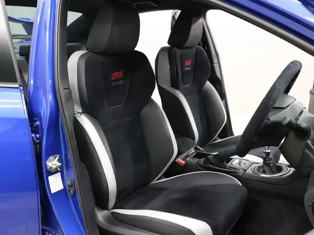 スバル ＷＲＸ ＳＴＩ STI タイプS 三重県 2020(令2)年 1.2万km WRブルーパール 555台限定車/OPフルパッケージ/・リアビークルディテクション/・フロント/サイドビューモニター/・ハイビームアシスト/・ウェルカムライティング/・RECARO製フロントシート/・パワーシート(助手席)/純正DIATONE8インチメモリナビ ・フルセグTV/・DVD再生可/・Bluetooth/バックカメラ/前席パワーシート/シートヒーター /ETC/純正BBS製7本Y字スポークゴールド塗装アルミホイール/brembo製18インチブレーキ(フロント対向6ポッド/リア対向2ポッド)/「STi」ロゴ入シルバー塗装キャリパーcharged speed F・S・Rカーボンスポイラー/大型ウイングタイプリアスポイラー/ブラックドアミラー(ヒーター/LED式ウインカー付)/「STi」エンブレム付ブラックサイドガーニッシュ/サイドシルスポイラー/チェリーレッドストライプ入ディフューザー付リアバンパー(サイドグリル付)/リアフォグランプ/LEDヘッドランプ/・オートライト/ハイビームアシスト/ヘッドランプウォッシャー/プッシュエンジンスタート/スマートキー