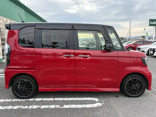 ホンダ Ｎ ＢＯＸ カスタム G L ホンダセンシング 徳島県 2018(平30)年 5.1万km ミラノレッド 純正８インチナビ　VXU-195NBi/(AM.FM.CD.DVD.フルセグ.SD.USB.BT.Car Play)/ホンダセンシング/・アダプティブ・クルーズ・コントロール（ACC）/・衝突軽減ブレーキ（CMBS）/・誤発進抑制機能（前後進）/・歩行者事故低減ステアリング/・路外逸脱抑制機能/・先行車発進お知らせ機能/・標識認識機能/・オートハイビーム/前方ドライブレコーダー/バックカメラ/ＬＥＤヘッドライト/社外アルミホイール/純正ビルトインＥＴＣ/オートエアコン/スペアキー/片側パワースライドドア/フルフラットシート
