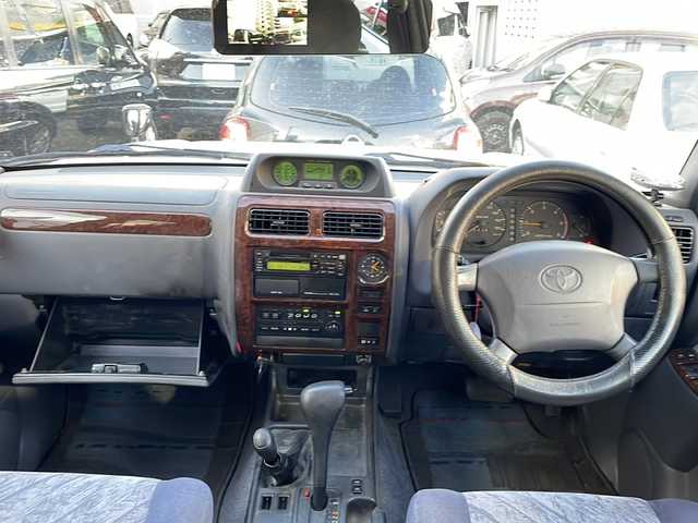 トヨタ ランドクルーザー プラド TX－LTD ワイド 道央・札幌 1999(平11)年 16.1万km ホワイトパールクリスタルシャイン 純正オーディオ（AM/FM/CD/MD）/マルチインフォメーションディスプレイ/オートエアコン/サンルーフ（手動）/バックカメラ（ミラー型）/レーダー探知機（品番ZVR-175N）/エアバッグ（前席）/車載用ロッドホルダー/3列シート/フォグランプ/セキュリティコードナビゲーション/リアヒーター/ルーフレール/パワーモード/2速スタートモード/アイドルアップ/純正フロアマット/パワーウィンドウ/電動格納ミラー