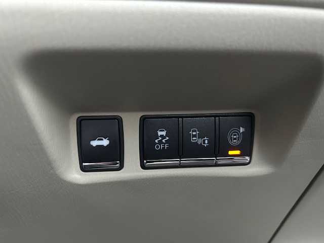 日産 フーガ 250GT 静岡県 2015(平27)年 6.2万km ガーネットブラック ●純正ナビ/（ワンセグ/CD/DVD/Bluetooth）/●全方位カメラ/●クルーズコントロール/●衝突軽減ブレーキ/●レーンキープアシスト/●前後コーナーセンサー/●オートライト/●フォグランプ/●革巻きステアリング/●ステアリングスイッチ/●チルト&テレスコピックステアリング/●運転席シートメモリー/●運転席&助手席パワーシート/●電動格納ウインカーミラー/●ETC/●ドアバイザー/●プッシュスタート/●スマートキー/●スペアキー1本/●純正18インチアルミホイール/●W+サイド+カーテンSRS+ABS