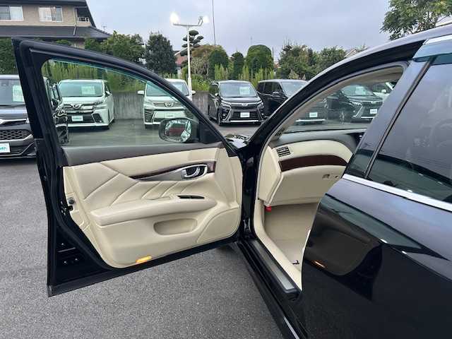 日産 フーガ 250GT 静岡県 2015(平27)年 6.2万km ガーネットブラック ●純正ナビ/（ワンセグ/CD/DVD/Bluetooth）/●全方位カメラ/●クルーズコントロール/●衝突軽減ブレーキ/●レーンキープアシスト/●前後コーナーセンサー/●オートライト/●フォグランプ/●革巻きステアリング/●ステアリングスイッチ/●チルト&テレスコピックステアリング/●運転席シートメモリー/●運転席&助手席パワーシート/●電動格納ウインカーミラー/●ETC/●ドアバイザー/●プッシュスタート/●スマートキー/●スペアキー1本/●純正18インチアルミホイール/●W+サイド+カーテンSRS+ABS