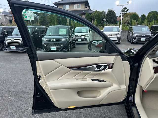 日産 フーガ 250GT 静岡県 2015(平27)年 6.2万km ガーネットブラック ●純正ナビ/（ワンセグ/CD/DVD/Bluetooth）/●全方位カメラ/●クルーズコントロール/●衝突軽減ブレーキ/●レーンキープアシスト/●前後コーナーセンサー/●オートライト/●フォグランプ/●革巻きステアリング/●ステアリングスイッチ/●チルト&テレスコピックステアリング/●運転席シートメモリー/●運転席&助手席パワーシート/●電動格納ウインカーミラー/●ETC/●ドアバイザー/●プッシュスタート/●スマートキー/●スペアキー1本/●純正18インチアルミホイール/●W+サイド+カーテンSRS+ABS