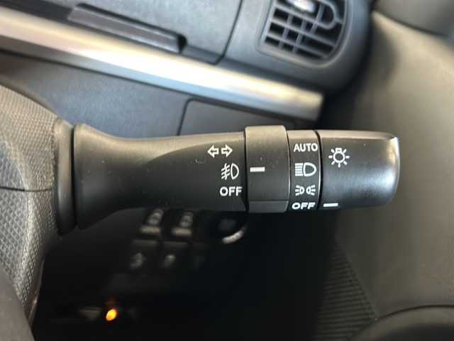 ダイハツ タント カスタム RS スマートセレ SA 静岡県 2014(平26)年 9.8万km パールホワイトⅢ 社外メモリナビ/・CD/・DVD/・フルセグＴＶ/・Bluetooth/・USB/・AM/・FM/主要装備/・両側パワスラ/・衝突軽減/・横滑り防止装置/・ETC/・ドラレコ前/・純正フロアマット/・純正アルミホイール/・LEDヘッドライト/・オートライト/・フォグランプ/・スマートキー/・プッシュスタート