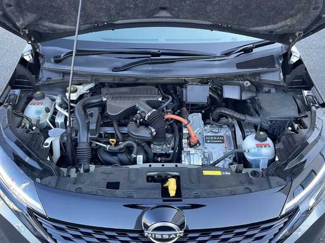 日産 オーラ G 山口県 2022(令4)年 4万km ダークメタルグレー BOSEサウンド/純正9インチナビ/・AM/FM/HDMI/Androido Auto/・Bluetooth/・フルセグテレビ/アラウンドビューモニター/ドライブレコーダー/ETC/スマートルームミラー/ワイヤレス充電/安全装備/・プロパイロット/・エマージェンシーブレーキ/・インテリジェント FCW（前方衝突予測警報）/・踏み間違い衝突防止アシスト/・インテリジェント LI（車線逸脱防止支援システム）＋LDW（車線逸脱警報）/・インテリジェント BSI（後側方衝突防止支援システム）/BSW（後側方車両検知警報）/・標識検知機能（進入禁止標識検知、最高速度標識検知、一時停止標識検知）/・SOSコール/・オートハイビーム/LEDヘッドライト/純正フロアマット/純正17インチAW