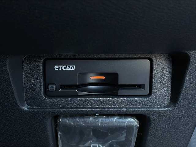 日産 オーラ G 山口県 2022(令4)年 4万km ダークメタルグレー BOSEサウンド/純正9インチナビ/・AM/FM/HDMI/Androido Auto/・Bluetooth/・フルセグテレビ/アラウンドビューモニター/ドライブレコーダー/ETC/スマートルームミラー/ワイヤレス充電/安全装備/・プロパイロット/・エマージェンシーブレーキ/・インテリジェント FCW（前方衝突予測警報）/・踏み間違い衝突防止アシスト/・インテリジェント LI（車線逸脱防止支援システム）＋LDW（車線逸脱警報）/・インテリジェント BSI（後側方衝突防止支援システム）/BSW（後側方車両検知警報）/・標識検知機能（進入禁止標識検知、最高速度標識検知、一時停止標識検知）/・SOSコール/・オートハイビーム/LEDヘッドライト/純正フロアマット/純正17インチAW