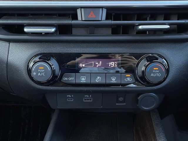 日産 オーラ G 山口県 2022(令4)年 4万km ダークメタルグレー BOSEサウンド/純正9インチナビ/・AM/FM/HDMI/Androido Auto/・Bluetooth/・フルセグテレビ/アラウンドビューモニター/ドライブレコーダー/ETC/スマートルームミラー/ワイヤレス充電/安全装備/・プロパイロット/・エマージェンシーブレーキ/・インテリジェント FCW（前方衝突予測警報）/・踏み間違い衝突防止アシスト/・インテリジェント LI（車線逸脱防止支援システム）＋LDW（車線逸脱警報）/・インテリジェント BSI（後側方衝突防止支援システム）/BSW（後側方車両検知警報）/・標識検知機能（進入禁止標識検知、最高速度標識検知、一時停止標識検知）/・SOSコール/・オートハイビーム/LEDヘッドライト/純正フロアマット/純正17インチAW