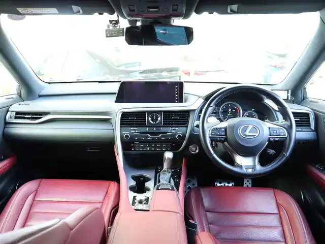 レクサス ＲＸ 300 Fスポーツ 神奈川県 2018(平30)年 5.3万km ホワイトノーヴァガラスフレーク セーフティシステムプラス/サンルーフ /ディスプレイオーディオナビ/フルセグテレビ/BluetoothAudio/アラウンドビューモニター/クルーズコントロール/ドライブモードセレクト/プッシュスタート/パワーバックドア/ETC2.0/LEDヘッドランプ/パドルシフト/ステアリングヒーター/赤革シート/8WAYパワーシート/シートヒーター/シートポジションメモリー機能/手動サンシェード（後席）/保証書、取説、ナビ説/スペアスマートキー