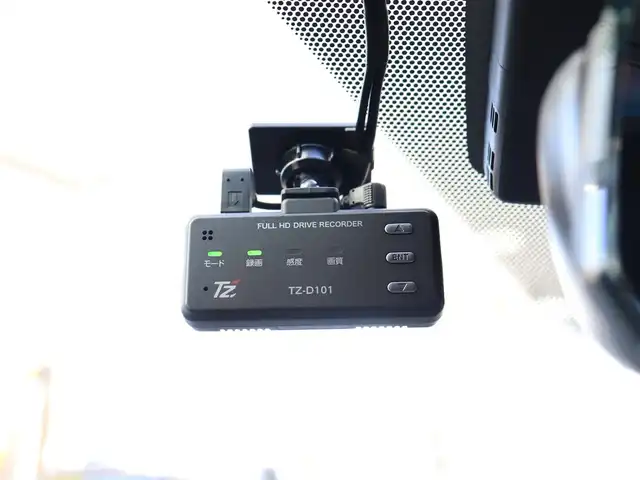 レクサス ＲＸ 300 Fスポーツ 神奈川県 2018(平30)年 5.3万km ホワイトノーヴァガラスフレーク セーフティシステムプラス/サンルーフ /ディスプレイオーディオナビ/フルセグテレビ/BluetoothAudio/アラウンドビューモニター/クルーズコントロール/ドライブモードセレクト/プッシュスタート/パワーバックドア/ETC2.0/LEDヘッドランプ/パドルシフト/ステアリングヒーター/赤革シート/8WAYパワーシート/シートヒーター/シートポジションメモリー機能/手動サンシェード（後席）/保証書、取説、ナビ説/スペアスマートキー