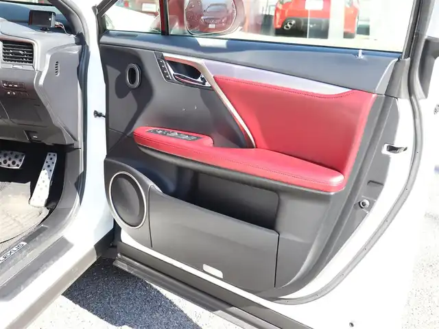 レクサス ＲＸ 300 Fスポーツ 神奈川県 2018(平30)年 5.3万km ホワイトノーヴァガラスフレーク セーフティシステムプラス/サンルーフ /ディスプレイオーディオナビ/フルセグテレビ/BluetoothAudio/アラウンドビューモニター/クルーズコントロール/ドライブモードセレクト/プッシュスタート/パワーバックドア/ETC2.0/LEDヘッドランプ/パドルシフト/ステアリングヒーター/赤革シート/8WAYパワーシート/シートヒーター/シートポジションメモリー機能/手動サンシェード（後席）/保証書、取説、ナビ説/スペアスマートキー