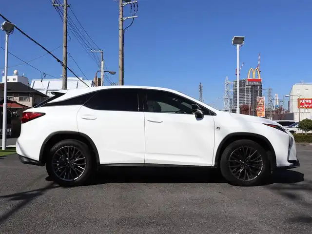 レクサス ＲＸ 300 Fスポーツ 神奈川県 2018(平30)年 5.3万km ホワイトノーヴァガラスフレーク セーフティシステムプラス/サンルーフ /ディスプレイオーディオナビ/フルセグテレビ/BluetoothAudio/アラウンドビューモニター/クルーズコントロール/ドライブモードセレクト/プッシュスタート/パワーバックドア/ETC2.0/LEDヘッドランプ/パドルシフト/ステアリングヒーター/赤革シート/8WAYパワーシート/シートヒーター/シートポジションメモリー機能/手動サンシェード（後席）/保証書、取説、ナビ説/スペアスマートキー