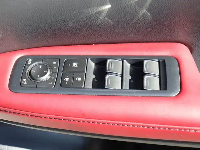 レクサス ＲＸ 300 Fスポーツ 神奈川県 2018(平30)年 5.3万km ホワイトノーヴァガラスフレーク セーフティシステムプラス/サンルーフ /ディスプレイオーディオナビ/フルセグテレビ/BluetoothAudio/アラウンドビューモニター/クルーズコントロール/ドライブモードセレクト/プッシュスタート/パワーバックドア/ETC2.0/LEDヘッドランプ/パドルシフト/ステアリングヒーター/赤革シート/8WAYパワーシート/シートヒーター/シートポジションメモリー機能/手動サンシェード（後席）/保証書、取説、ナビ説/スペアスマートキー