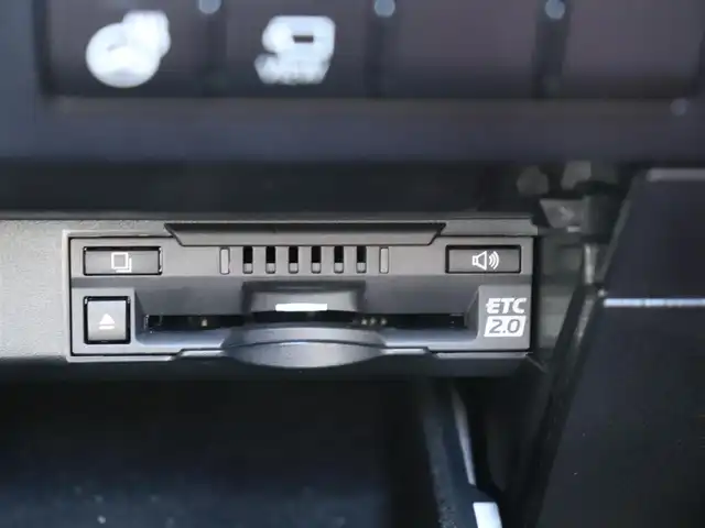 レクサス ＲＸ 300 Fスポーツ 神奈川県 2018(平30)年 5.3万km ホワイトノーヴァガラスフレーク セーフティシステムプラス/サンルーフ /ディスプレイオーディオナビ/フルセグテレビ/BluetoothAudio/アラウンドビューモニター/クルーズコントロール/ドライブモードセレクト/プッシュスタート/パワーバックドア/ETC2.0/LEDヘッドランプ/パドルシフト/ステアリングヒーター/赤革シート/8WAYパワーシート/シートヒーター/シートポジションメモリー機能/手動サンシェード（後席）/保証書、取説、ナビ説/スペアスマートキー