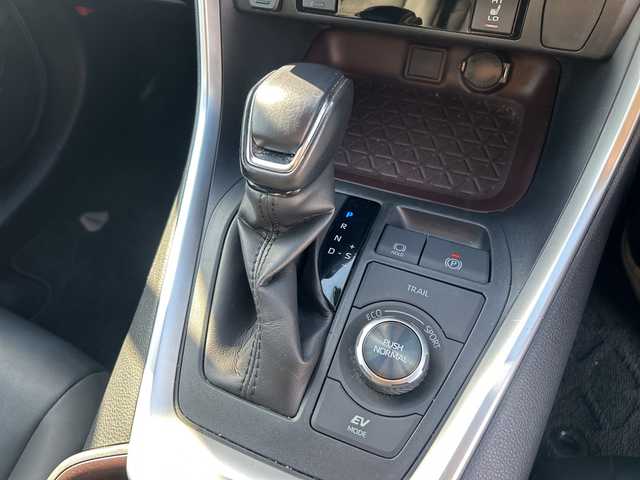 トヨタ ＲＡＶ４ ハイブリッドG 愛媛県 2020(令2)年 4.2万km アティチュードブラックマイカ 純正ナビ/（Bluetooth/AM/FM/ワンセグTV/SD/AUX）/ブラインドスポットモニター/衝突軽減ブレーキ/レーダークルーズコントロール/コーナーセンサー/パワーシート/シートヒーター/LEDヘッドライト/オートマチックハイビーム/ETC/ルーフレール/純正18インチAW/純正フロアマット/4WD/ステアリングヒーター