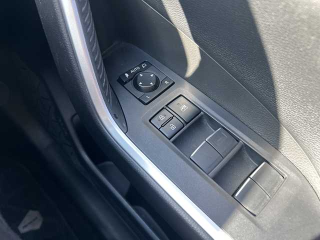 トヨタ ＲＡＶ４ ハイブリッドG 愛媛県 2020(令2)年 4.2万km アティチュードブラックマイカ 純正ナビ/（Bluetooth/AM/FM/ワンセグTV/SD/AUX）/ブラインドスポットモニター/衝突軽減ブレーキ/レーダークルーズコントロール/コーナーセンサー/パワーシート/シートヒーター/LEDヘッドライト/オートマチックハイビーム/ETC/ルーフレール/純正18インチAW/純正フロアマット/4WD/ステアリングヒーター