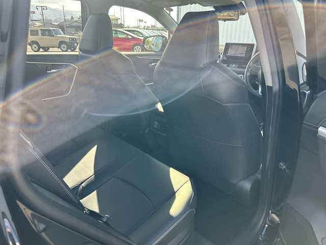 トヨタ ＲＡＶ４ ハイブリッドG 愛媛県 2020(令2)年 4.2万km アティチュードブラックマイカ 純正ナビ/（Bluetooth/AM/FM/ワンセグTV/SD/AUX）/ブラインドスポットモニター/衝突軽減ブレーキ/レーダークルーズコントロール/コーナーセンサー/パワーシート/シートヒーター/LEDヘッドライト/オートマチックハイビーム/ETC/ルーフレール/純正18インチAW/純正フロアマット/4WD/ステアリングヒーター