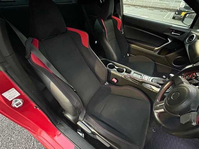 トヨタ ８６ GT 茨城県 2014(平26)年 15.9万km ライトニングレッド 純正ディーラーナビ/バックカメラ/ETC/フルセグTV/Bluetooth/CD/USB/ドライブレコーダー/社外フロアマット/モデリスタエアロ/社外アルミホイール/ドアバイザー/オートライト