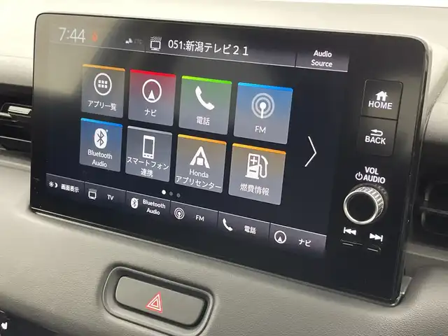 ホンダ ヴェゼル ハイブリッド e:HEV X 新潟県 2022(令4)年 5.6万km プラチナホワイトパール ホンダコネクトナビ（Bluetooth・USB）/バックカメラ　/純正エアロ（フロント・サイド・リア）　/ETC2.0　/フルセグ　/レーンキープアシスト　/追従クルーズコントロール　/前後コーナーセンサー　/ダウンヒルアシストコントロール/アイドリングストップ/衝突被害軽減システム　/前席シートヒーター　/電動格納サードシート/LEDオートライト/オートマチックハイビーム/純正前後ドライブレコーダー/寒冷地仕様/４WD/純正フロアマット/純正１８インチアルミホイール/ワイヤレス充電/ヒーテッドドアミラー/ワイパーデアイサー/パドルシフト/ブレーキホールド/レザーステアリング/スポーツモード/エコモード/スマートキー/スペアキー