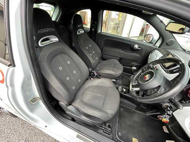 アバルト ５９５ 埼玉県 2018(平30)年 10.3万km Gligio Campovolo 社外SDナビ/【CD/DVD/フルセグ/Bluetooth】/バックカメラ/ETC/キーレス/HID/横滑り防止装置/LSD/保証書/取扱説明書/スペアキー