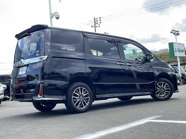 トヨタ ヴォクシー ZS 煌Ⅱ 青森県 2016(平28)年 6.3万km ブラック ・4WD/・ALPINE9インチ ナビ/・フルセグ/BT/CD/DVD/・バックカメラ/・両側パワースライドドア/・衝突軽減装置/・横滑り抑制装置/・レーンキープアシスト/・ビルトインETC/・前方ドライブレコーダー/・プッシュスタート/・スマートキー/・USB端子/・オートマチックハイビーム/・純正フロアマット/・7人乗り/・スペアキー/・純正16AW