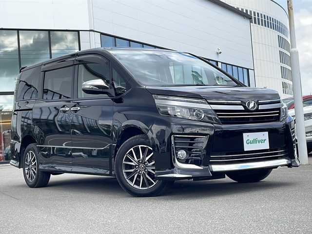 トヨタ ヴォクシー ZS 煌Ⅱ 青森県 2016(平28)年 6.3万km ブラック ・4WD/・ALPINE9インチ ナビ/・フルセグ/BT/CD/DVD/・バックカメラ/・両側パワースライドドア/・衝突軽減装置/・横滑り抑制装置/・レーンキープアシスト/・ビルトインETC/・前方ドライブレコーダー/・プッシュスタート/・スマートキー/・USB端子/・オートマチックハイビーム/・純正フロアマット/・7人乗り/・スペアキー/・純正16AW