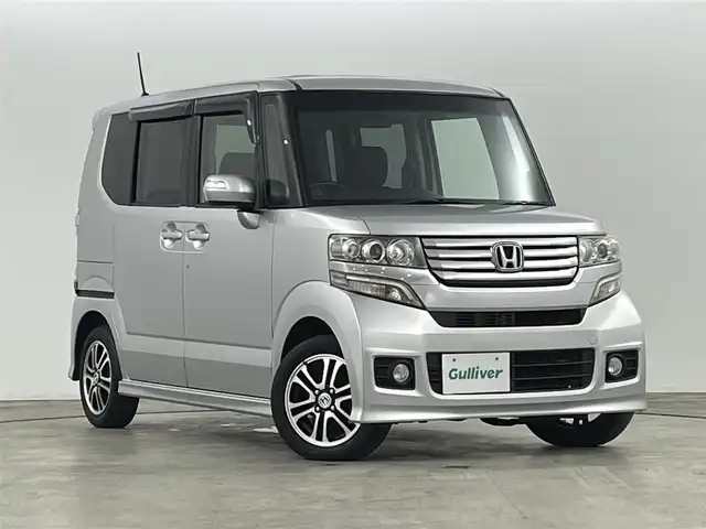ホンダ Ｎ ＢＯＸ カスタム G SSパッケージ 福島県 2014(平26)年 5.3万km アラバスターシルバーメタリック 横滑り防止機能/・盗難防止装置/純正7インチナビ/・型番;YXM-145C/・CD/SD/FM/AM/バックカメラ/両側パワースライドドア/HIDオートライト/・フォグランプ/ベンチシート/・チップアップシート/純正14インチアルミホイール付きサマータイヤ/革ステアリング/・ステアリングリモコン/純正フロアマット/純正ドアバイザー/電動格納ドアミラー/・ウィンカーミラー/・補助ミラー/アイドリングストップ/プッシュスタート/・スマートキー/・スペアキー