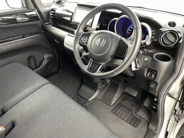 ホンダ Ｎ ＢＯＸ カスタム G SSパッケージ 福島県 2014(平26)年 5.3万km アラバスターシルバーメタリック 横滑り防止機能/・盗難防止装置/純正7インチナビ/・型番;YXM-145C/・CD/SD/FM/AM/バックカメラ/両側パワースライドドア/HIDオートライト/・フォグランプ/ベンチシート/・チップアップシート/純正14インチアルミホイール付きサマータイヤ/革ステアリング/・ステアリングリモコン/純正フロアマット/純正ドアバイザー/電動格納ドアミラー/・ウィンカーミラー/・補助ミラー/アイドリングストップ/プッシュスタート/・スマートキー/・スペアキー