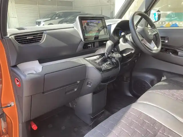 三菱 デリカミニ T プレミアム 長崎県 2024(令6)年 0.8万km オレンジⅡ 衝突被害軽減ブレーキ/マイパイロット/・レーダークルーズコントロール/・レーンキープアシスト/両側パワースライドドア/・左側ハンズフリーパワースライド/ディーラーOP/9インチメモリナビ【CN-SBDDJ0CJ】/・Bluetooth接続/・フルセグTV/・HDMI接続/ドライブレコーダー/ハーフレザーシート/シートヒーター/ステアリングヒーター/ステアリングスイッチ/パドルシフト/電子パーキング/オートホールド機能/ダウンヒルアシスト/アイドリングストップ/LEDオートヘッドライト/ビルトインETC/デジタルインナーミラー/後席サーキュレーター/ISOFIX/後席サンシェード/コーナーセンサー