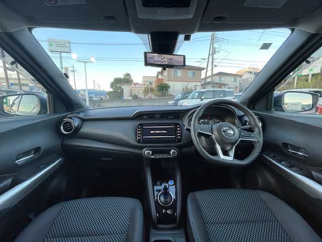 日産 キックス X 静岡県 2021(令3)年 0.5万km ダークブルー ●純正ナビ/(フルセグ/CD/DVD)/●ハーフレザーシート/●アラウンドビューモニター/●プロパイロット/●インテリジェントエマージェンシーブレーキ/●前後インテリジェントソナー/●電動パーキングブレーキ/●オートブレーキホールド/●LEDヘッドライト/●オートライト/●革巻きステアリング/●ステアリングスイッチ/●ETC/●前後ドライブレコーダー/●デジタルインナーミラー/●電動格納ウィンカーミラー/●レベライザー/●スマートキー/●プッシュスタート/●純正フロアマット/●純正17インチアルミホイール/●W＋サイドSRS＋ABS/●取扱説明書