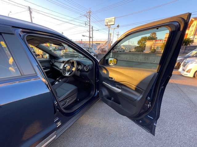 日産 キックス X 静岡県 2021(令3)年 0.5万km ダークブルー ●純正ナビ/(フルセグ/CD/DVD)/●ハーフレザーシート/●アラウンドビューモニター/●プロパイロット/●インテリジェントエマージェンシーブレーキ/●前後インテリジェントソナー/●電動パーキングブレーキ/●オートブレーキホールド/●LEDヘッドライト/●オートライト/●革巻きステアリング/●ステアリングスイッチ/●ETC/●前後ドライブレコーダー/●デジタルインナーミラー/●電動格納ウィンカーミラー/●レベライザー/●スマートキー/●プッシュスタート/●純正フロアマット/●純正17インチアルミホイール/●W＋サイドSRS＋ABS/●取扱説明書